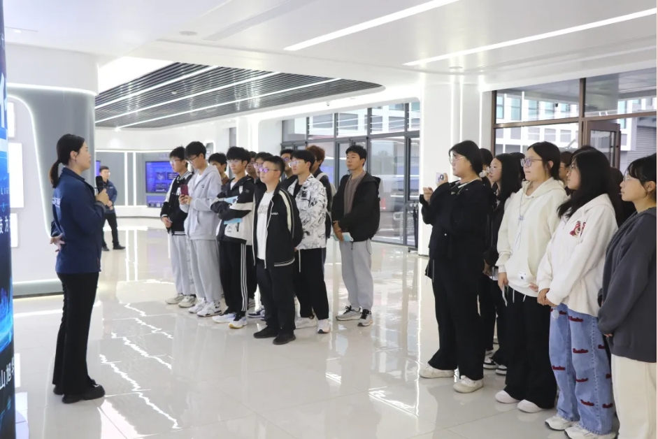 筑牢基础 展望未来 ▏唐山学院会计学院学生到球盟会(中国)智能参观学习